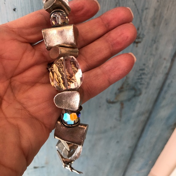 Bracelet w/Swarovski crystals, silver chunks & rings, and heart & arrow clasp - Picture 4 of 12